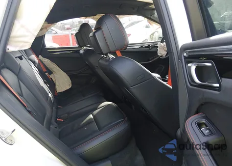 2022 Porsche Macan z USA, uszkodzony, nr VIN WP1AA2A52NLB11368